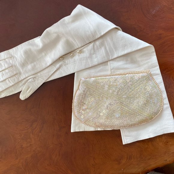 White leather evening gloves and Small Sequins clutch purse - Picture 15 of 15